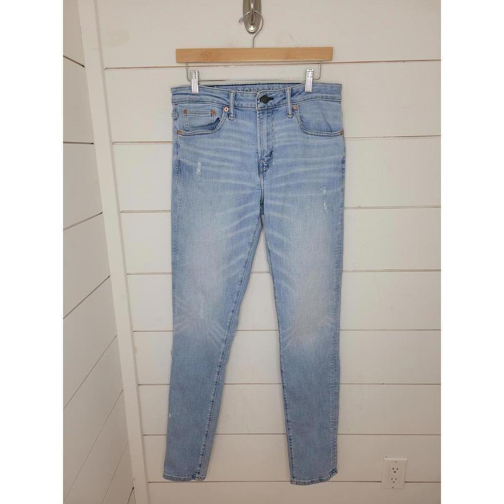 American Eagle Outfitters 30x32 light wash blue distressed athletic skinny jeans